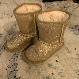 Gold sparkle Uggs- 9 toddler/ guc